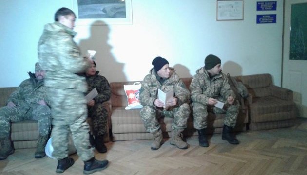Борт з пораненими АТОшниками не долетів до Одеси – сів у Вінниці