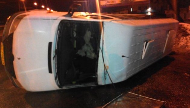 У Полтаві перекинувся автобус з пасажирами: є постраждалі