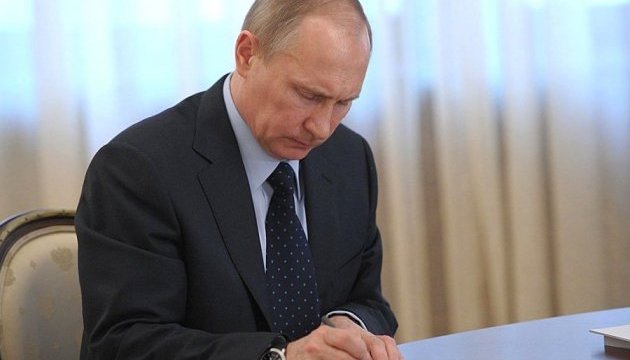 Путін «підписав» застосування сили, спецзасобів та зброї до ув’язнених 