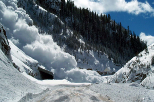 Ukraine’s Emergency Service warns of avalanche danger in Carpathians at weekend