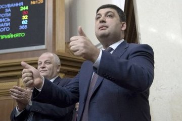 Стало відомо, скільки заробляють Гройсман та міністри