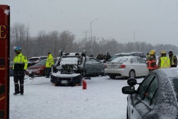 Під Торонто зіштовхнулися більше 100 авто