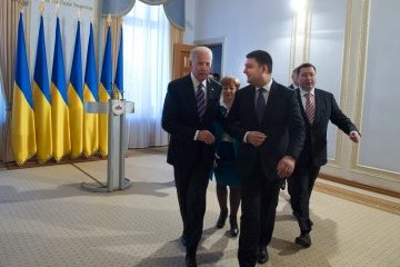 Гройсман подякував Байдену за віру в Україну