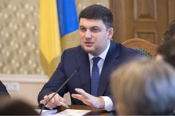 Гройсман доручив обійти всіх тяжкохворих, пенсіонерів та багатодітні родини в Авдіївці