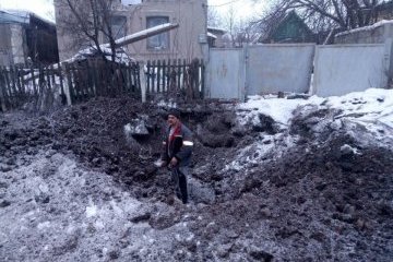 Ворожий обстріл потрощив і залишив без світла Авдіївку