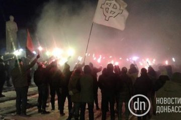 Факельное шествие в Мариуполе почтило память Героев Крут