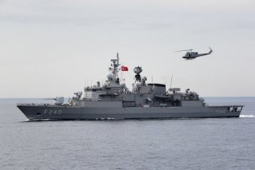 Турецький корабель із начальником генштабу «опинився» у водах Греції