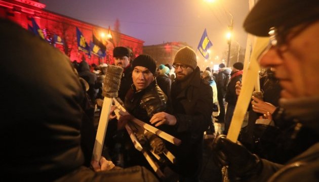 Центром Києва пройшла смолоскипна хода до дня народження Бандери