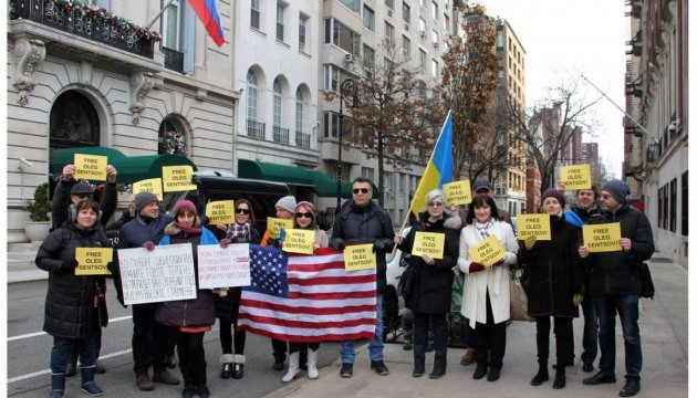 Une manifestation de soutien à Oleg Sentsov à New-York