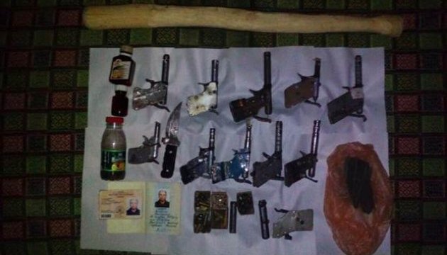 На Одещині у пенсіонера знайшли арсенал зброї