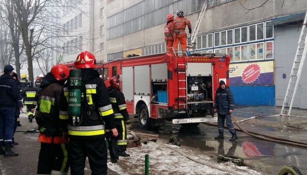 Пожежу на львівському заводі 