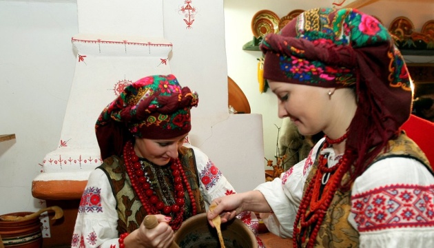 У школі «Кобзар» в Норвегії знайомлять з 24 ознаками українського Різдва