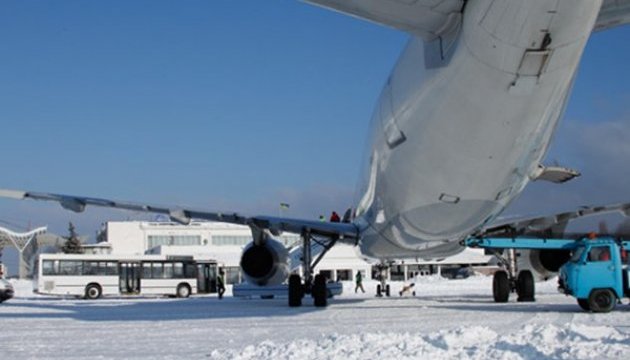 Аеропорт Одеси скасовує рейси через сніг