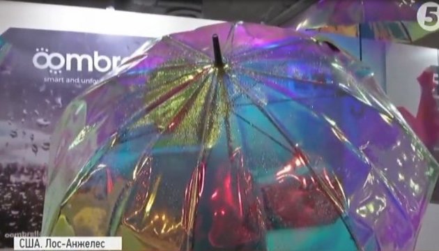 На міжнародній виставці показали диво-парасольку і скрипку 