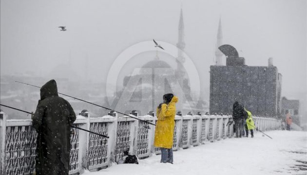 Turkish Airlines через снігопад скасувала понад 200 рейсів