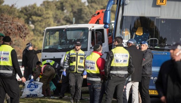 Теракт в Єрусалимі: вантажівка в'їхала у групу військових
