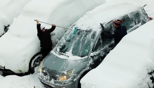  На Харківщині рятувальники витягли джип зі снігового полону