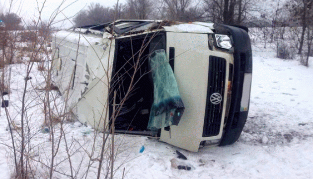 На Луганщині перекинувся  автобус, є поранені