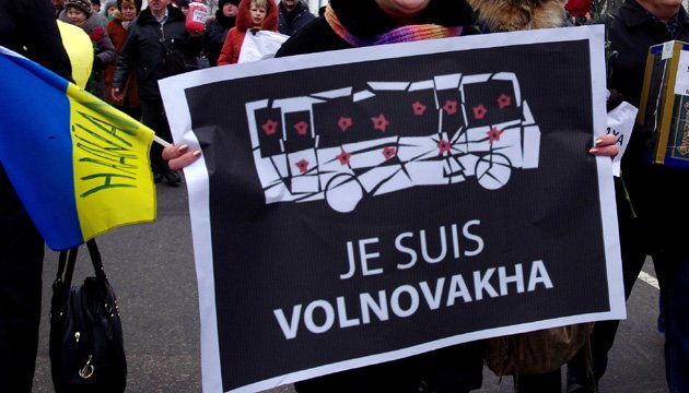 Les habitants de la région de Donetsk commémorent les victimes de l’attentat à Volnovacha