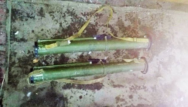 У Волновасі жінка знайшла в порожньому будинку два гранатомети