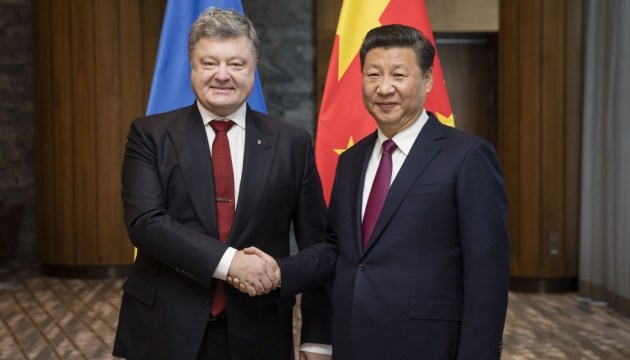Poroschenko und Xi Jinping vereinbaren in Davos Abhaltung der Sitzung zwischenstaatlicher Kommission