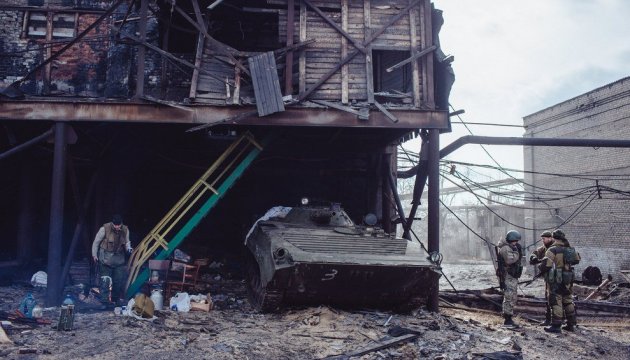 La ATO: 115 bombardeos enemigos, heridos dos militares ucranianos
