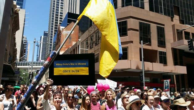 Ukrainians hold Stop Putin's War In Ukraine action in Sydney