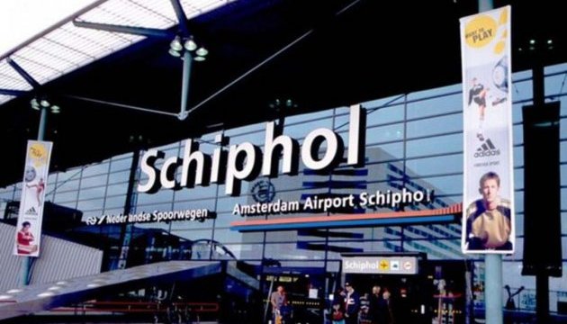 Поліція підстрелила озброєного чоловіка в аеропорту Амстердама