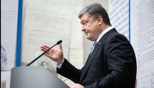 До вирішення проблем безпеки на Донбасі змін до Конституції не буде - Порошенко