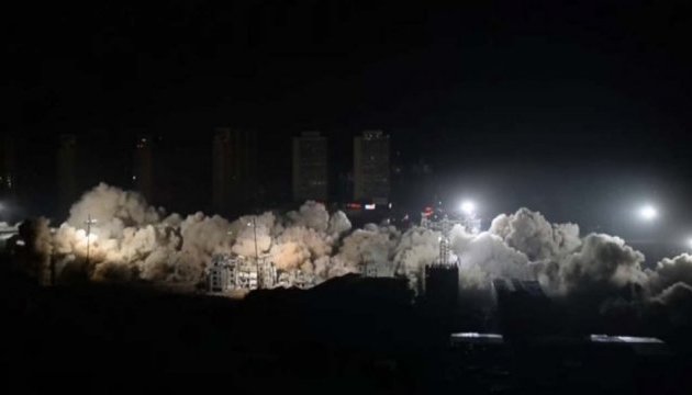 19 багатоповерхівок за 10 секунд знесли в китайській провінції