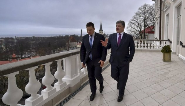 Порошенко проводит переговоры с премьером Эстонии Порошенко проводит переговоры с премьером Эстонии
