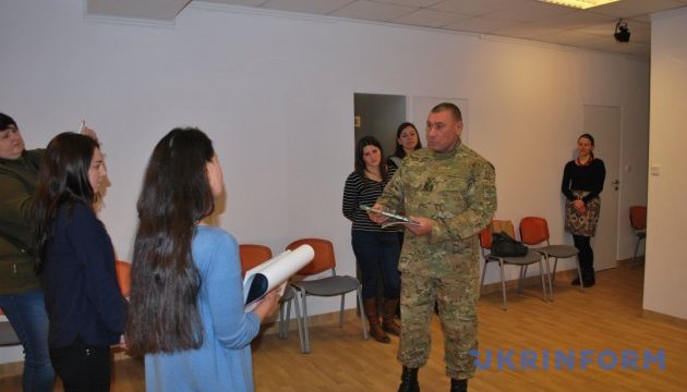 Українці Варшави передали дарунки для дітей загиблих і поранених воїнів АТО