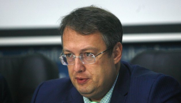 Геращенко показав побиття учасника АТО на мітингу під Радою