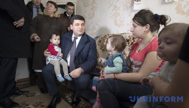 У чергах до дитсадків сьогодні знаходиться близько 80 тисяч дітей - Гройсман У чергах до дитсадків сьогодні знаходиться близько 80 тисяч дітей - Гройсман