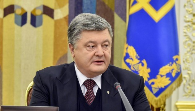 Порошенко: Оборонний комплекс торік спрацював на «четвірку»