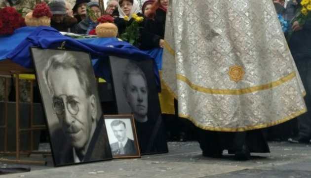 Чеський дипломат: Ми дуже шануємо Олександра Олеся Чеський дипломат: Ми дуже шануємо Олександра Олеся