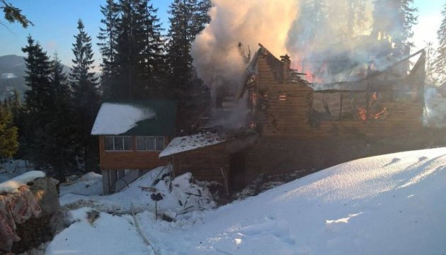 На Драгобраті згорів готель На Драгобраті згорів готель