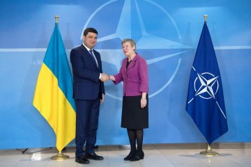 Гройсман проводить зустріч із заступником Генсека НАТО