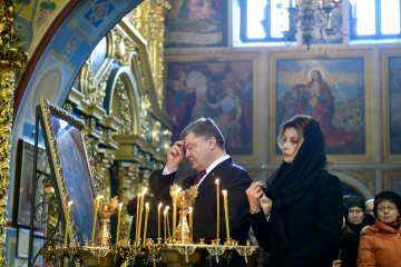 Президентське подружжя разом із родинами Небесної Сотні помолилося за загиблими