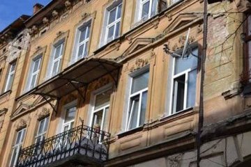 У Львові чоловік відкрив стрілянину з вікна, а потім застрелився сам