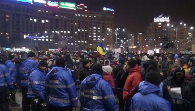 У Бухаресті десятки тисяч людей вимагали відставки уряду