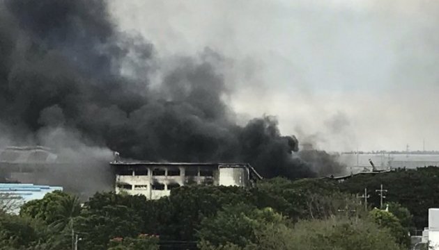 На філіппінській фабриці через пожежу постраждали понад сто людей