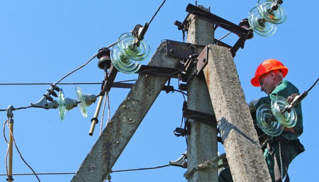 Neue Stromleitung für Awdijiwka