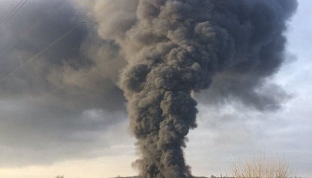 У центральній Англії спалахнула пожежа в центрі для переробки відходів У центральній Англії спалахнула пожежа в центрі для переробки відходів
