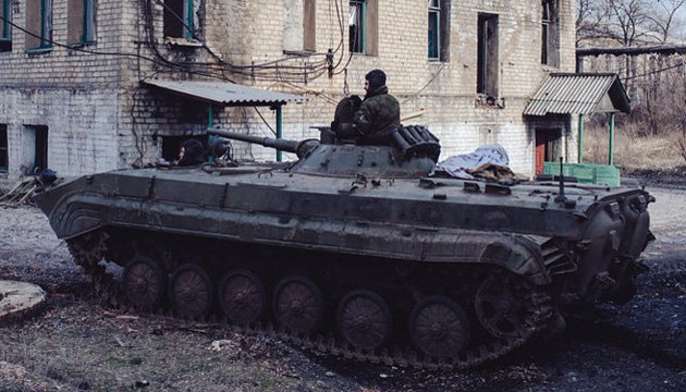 АТО: 18 обстрілів за добу, бойовики із БМП обстріляли Широкине
