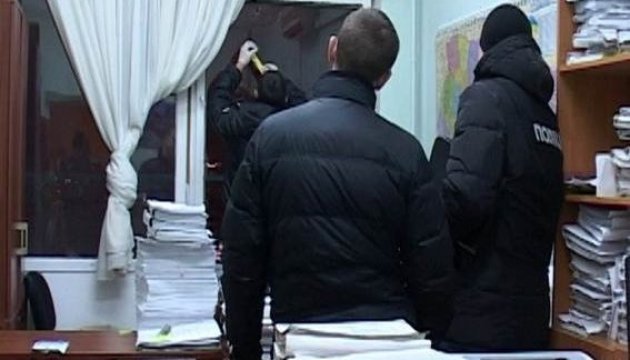 У Києві обстріляли будівлю суду У Києві обстріляли будівлю суду