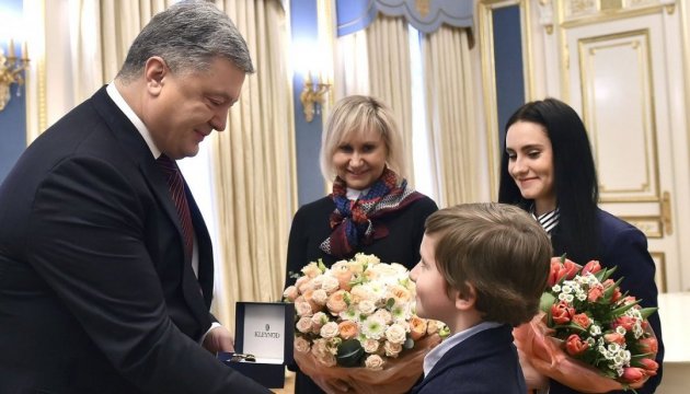 Poroschenko trifft sich mit der Familie von Roman Suschtschenko 