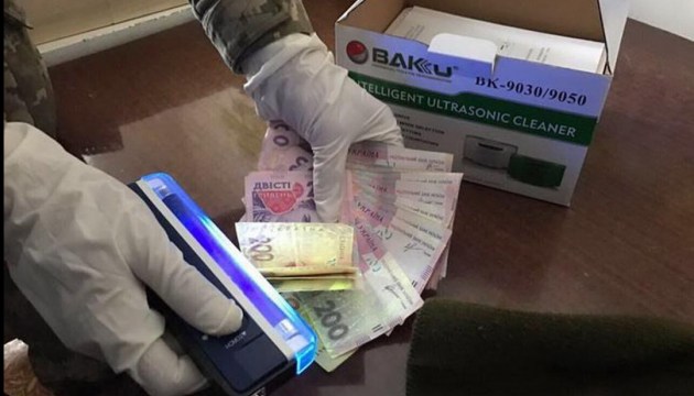 За добу поліція затримала 10 хабарників, які одержали понад мільйон гривень
