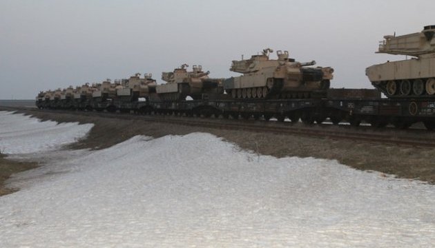 До Румунії прибули американські Abrams
