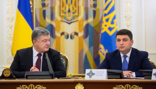 Блокада Донбасу: Порошенко заявляє про безвідповідальність політиканів